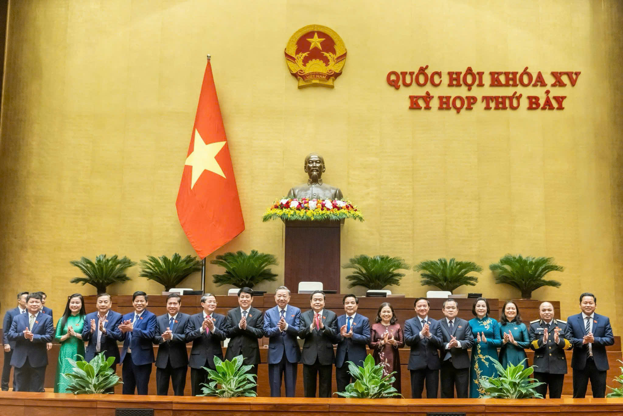 Đoàn ĐBQH tỉnh Bà Rịa-Vũng Tàu chụp ảnh lưu niệm với lãnh đạo Đảng, Nhà nuoc tại Kỳ họp. Ảnh: CHÂU VŨ