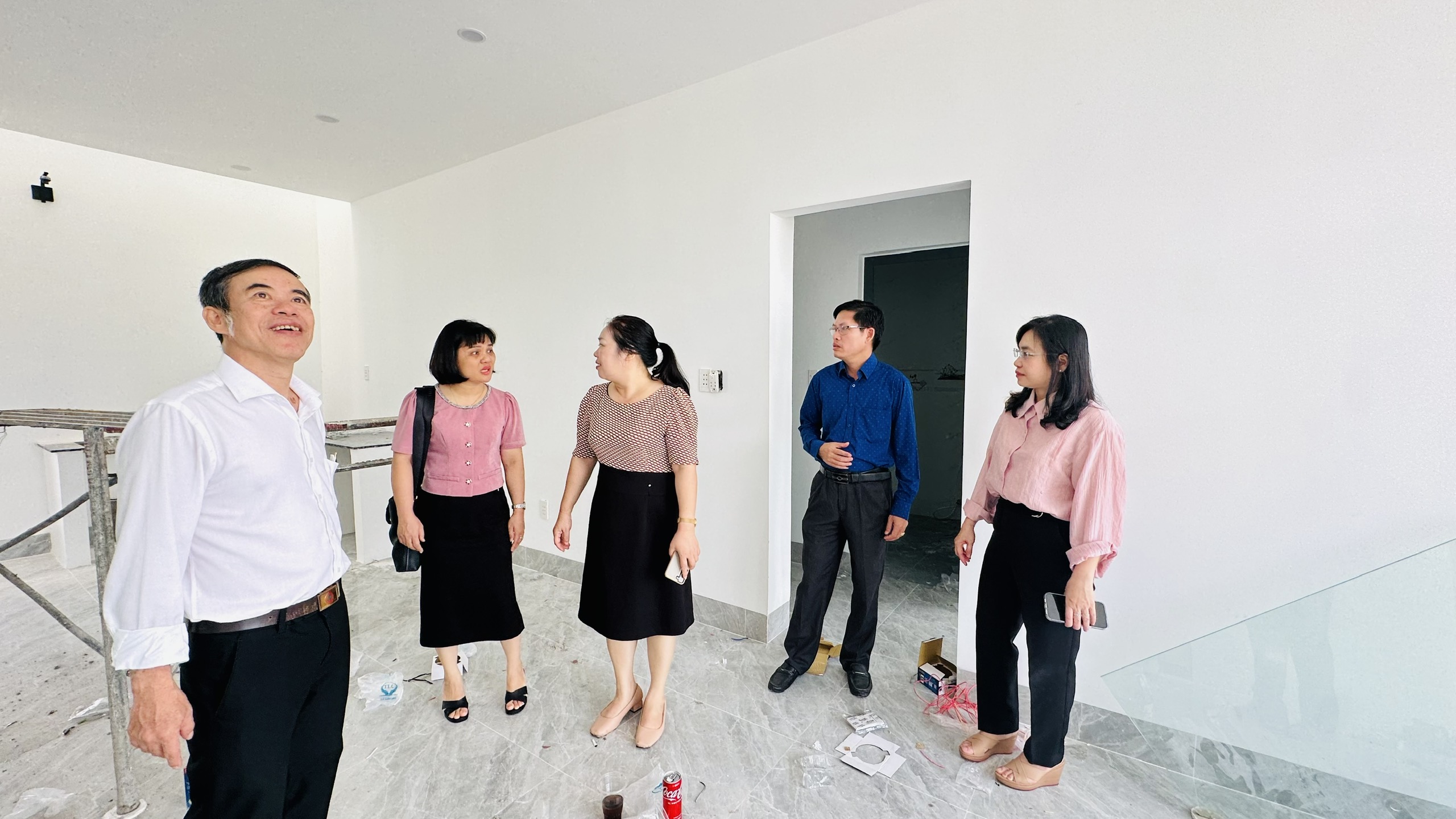 Đoàn giám sát của UBMTTQ Việt Nam tỉnh giám sát một dự án nhà ở xã hội trên địa bàn tỉnh.