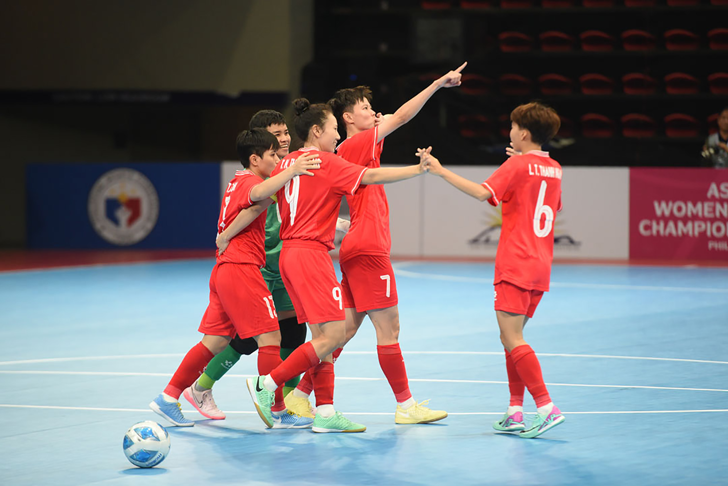 Chiến thắng quả cảm trước Thái Lan đã giúp futsal nữ Việt Nam lên ngôi vô địch Đông Nam Á.