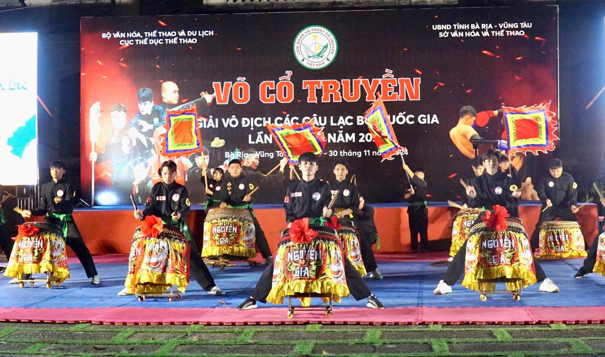 Đội tuyển võ cổ truyền Bà Rịa - Vũng Tàu biểu diễn mở màn tại lễ khai mạc.