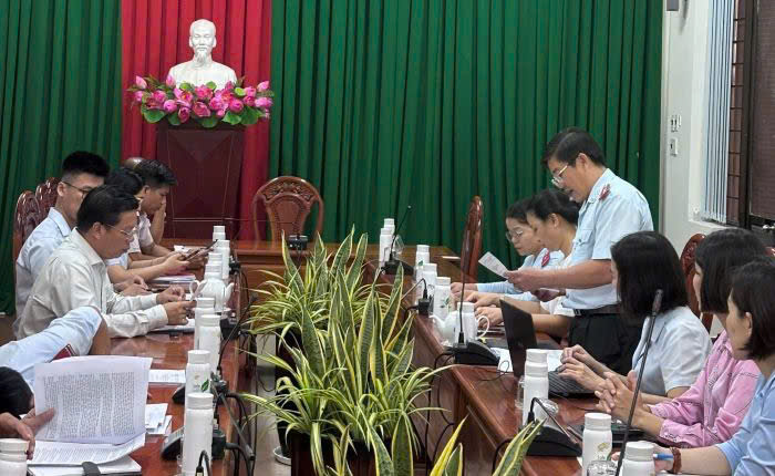 Một buổi họp công bố quyết định thanh tra của Thanh tra tỉnh.
