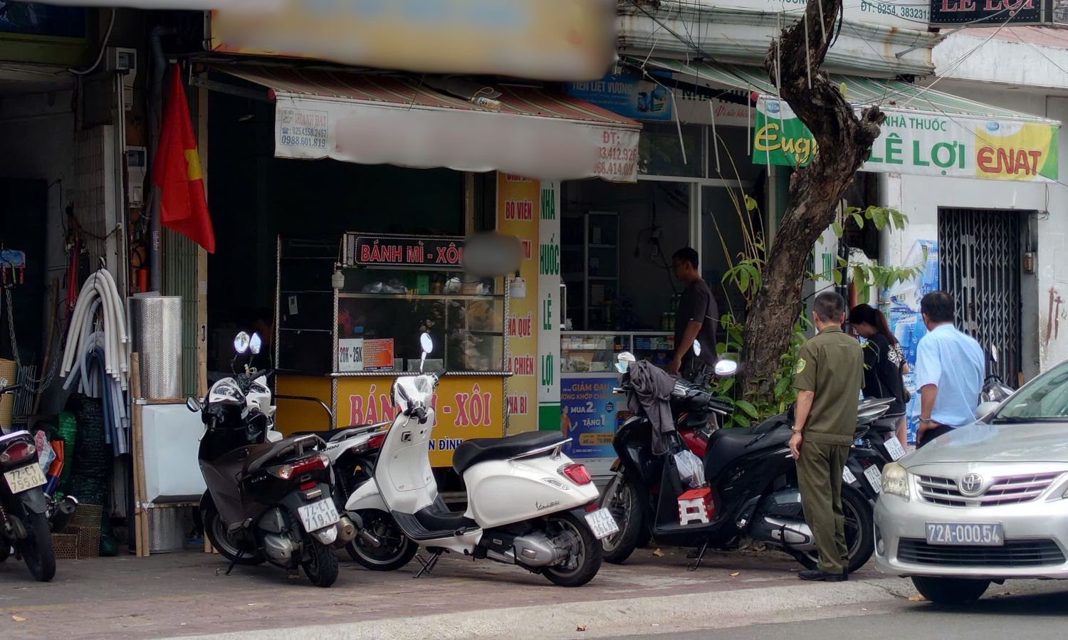 Tiệm bánh mì, nơi các bệnh nhân đã mua bánh mì ăn từ tối 26/11.