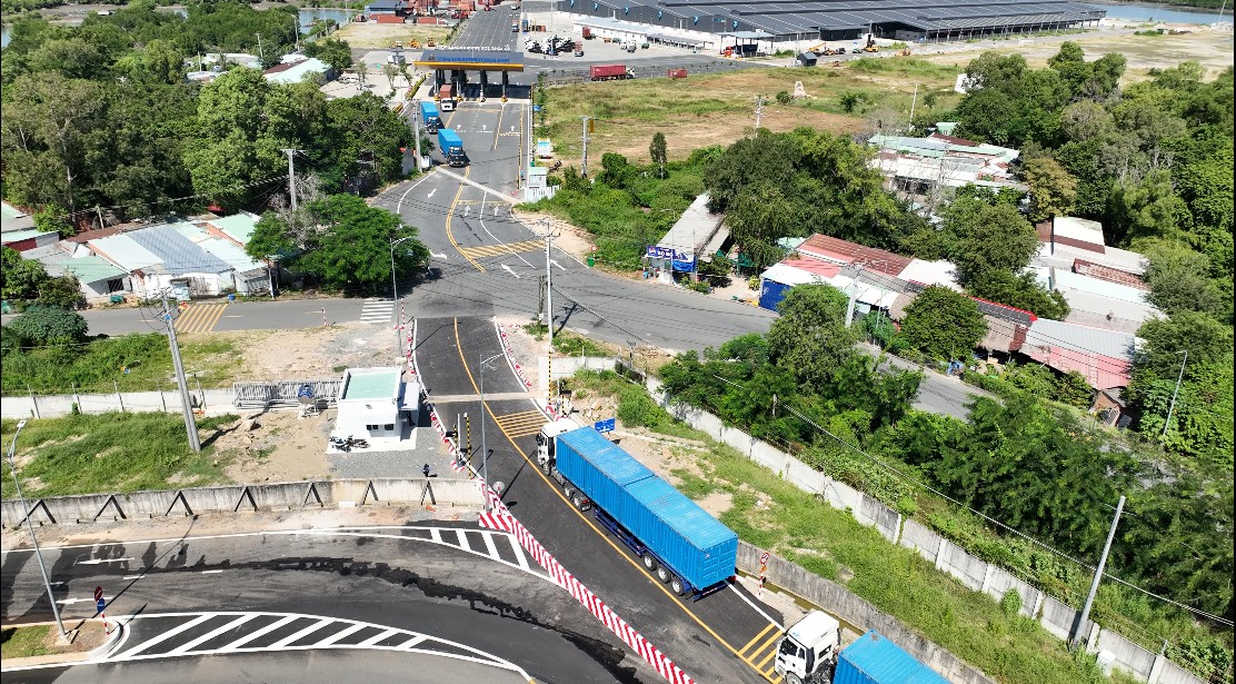 Cổng số 3 cho phép LSP sử dụng tuyến đường mới cho hoạt động logistics, giúp giảm lưu lượng xe tải lớn trên tuyến đường cộng đồng và nâng cao an toàn giao thông.