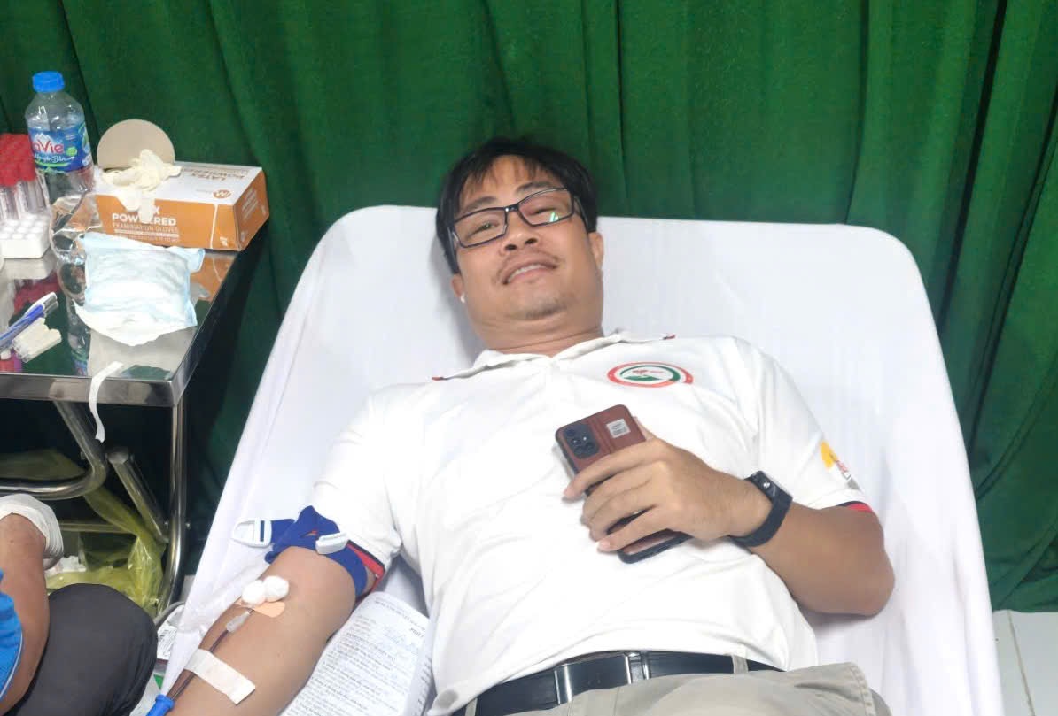 Với anh Vũ Văn Nam hiến máu không chỉ giúp cứu người mà còn là dịp để kiểm tra sức khỏe định kỳ.