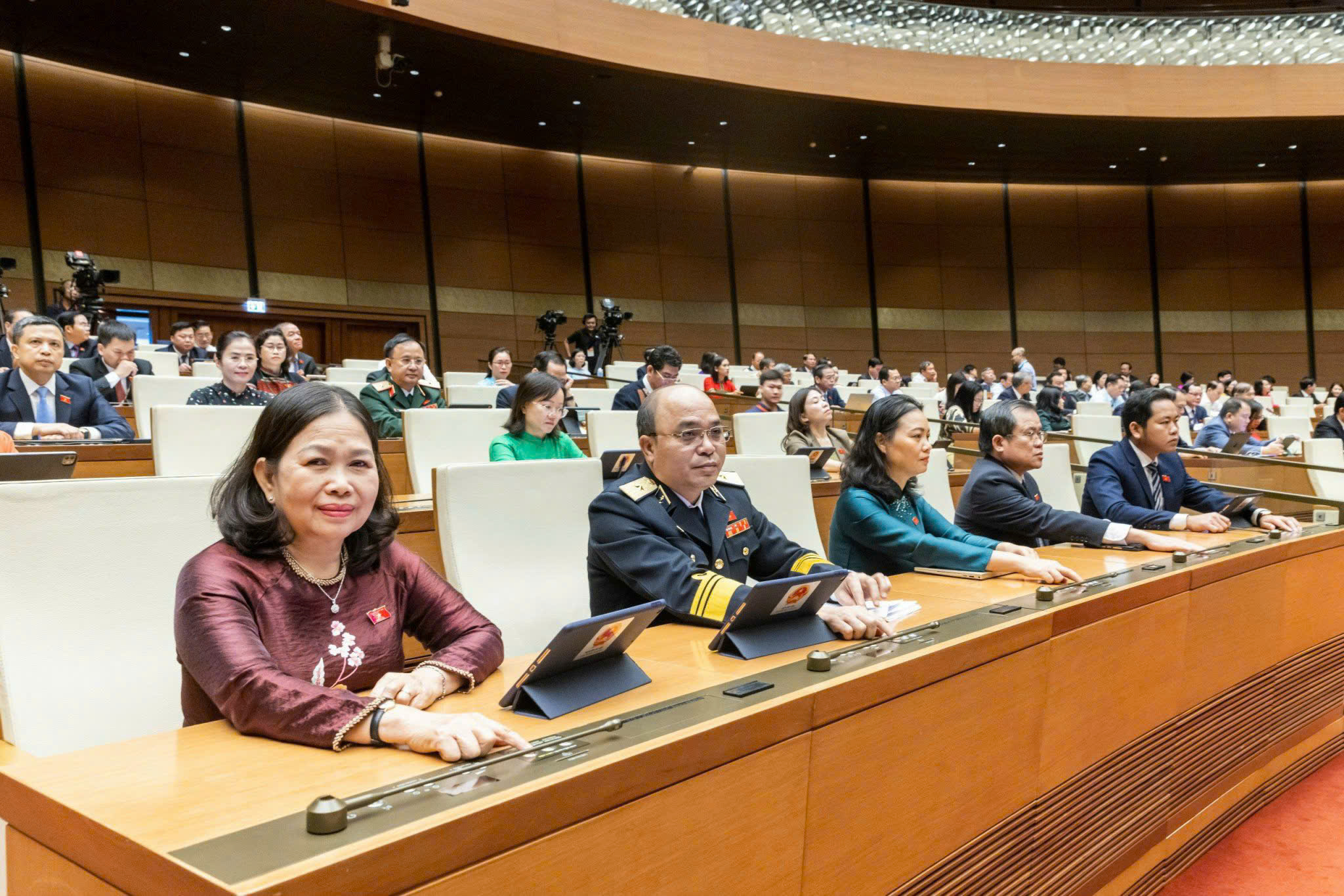 Đoàn ĐBQH tỉnh Bà Rịa – Vũng Tàu biểu quyết vấn đề quan trọng của đất nước. Ảnh: CHÂU VŨ