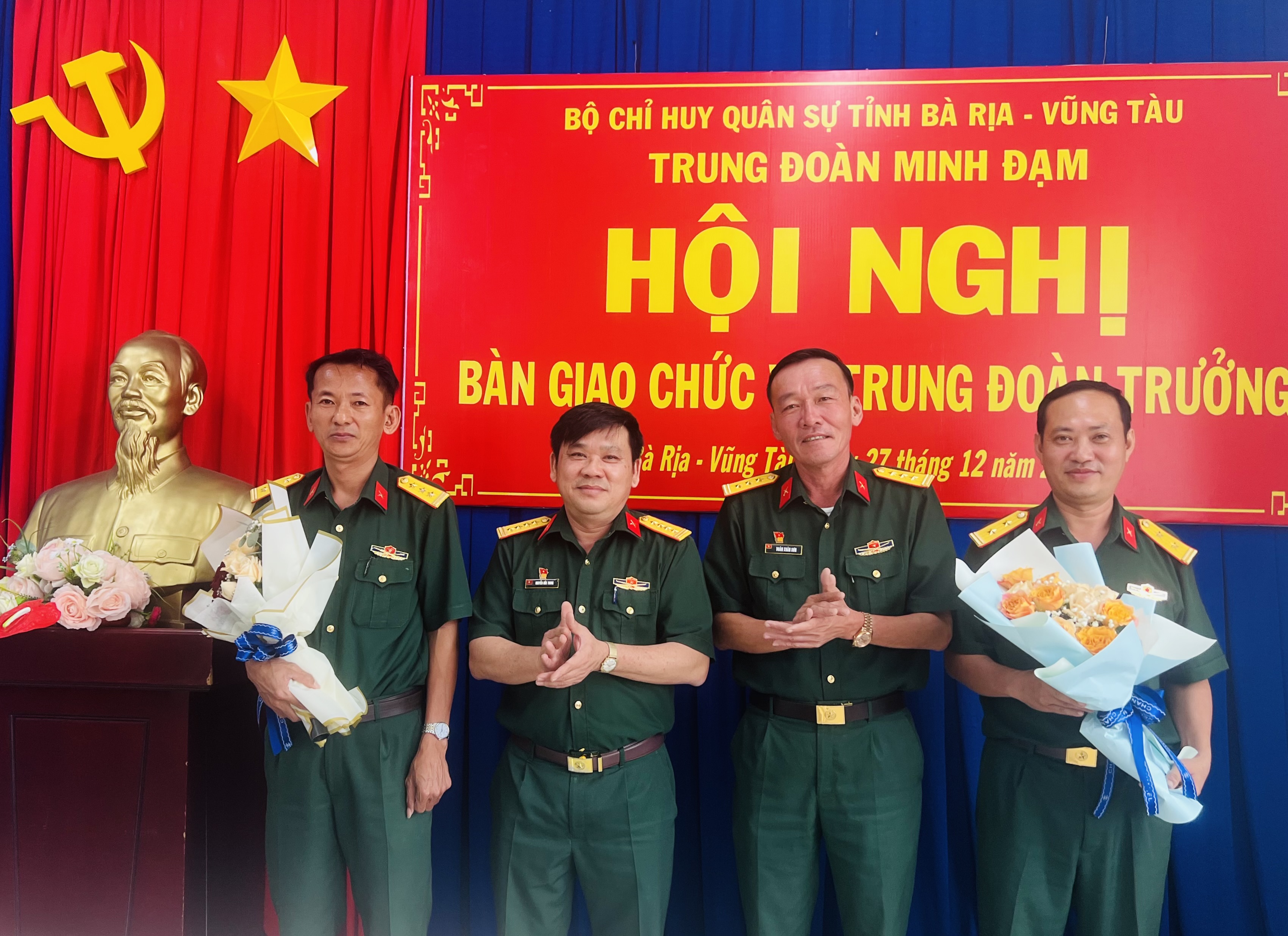 Bàn giao chức vụ Trung đoàn trưởng Trung đoàn Minh Đạm