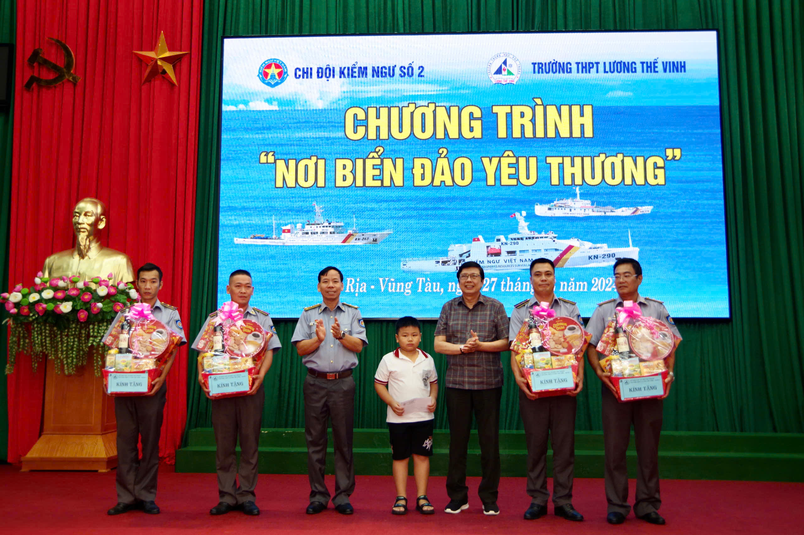 Nơi biển đảo yêu thương