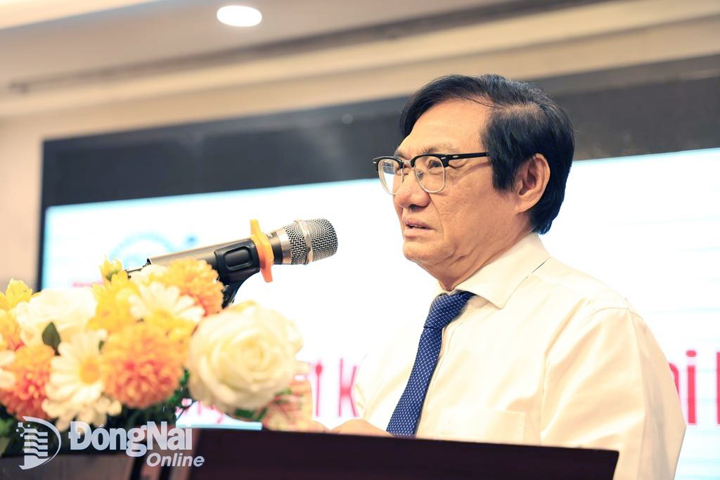Phó chủ tịch UBND tỉnh Nguyễn Sơn Hùng phát biểu tại buổi lễ.