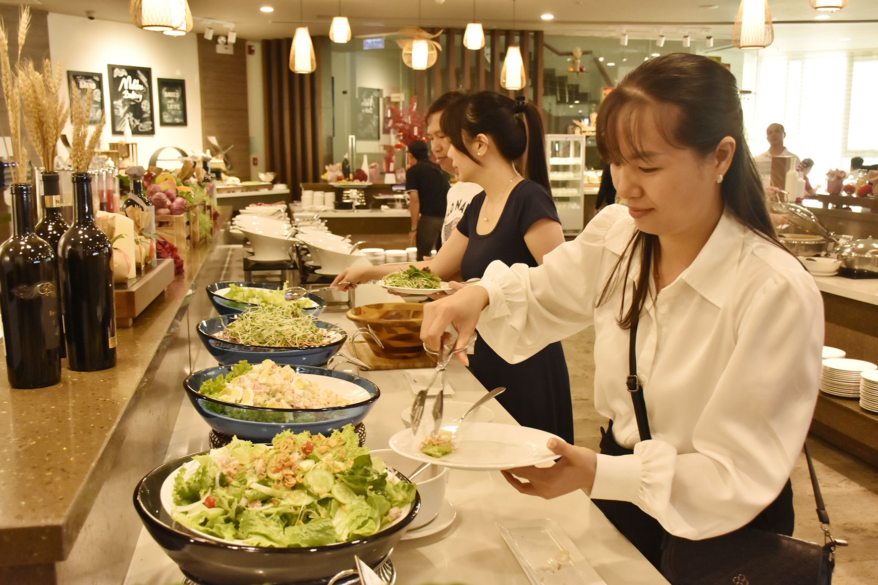 Không gian bày trí tiệc buffet đẹp trong khách sạn Malibu Vũng Tàu.