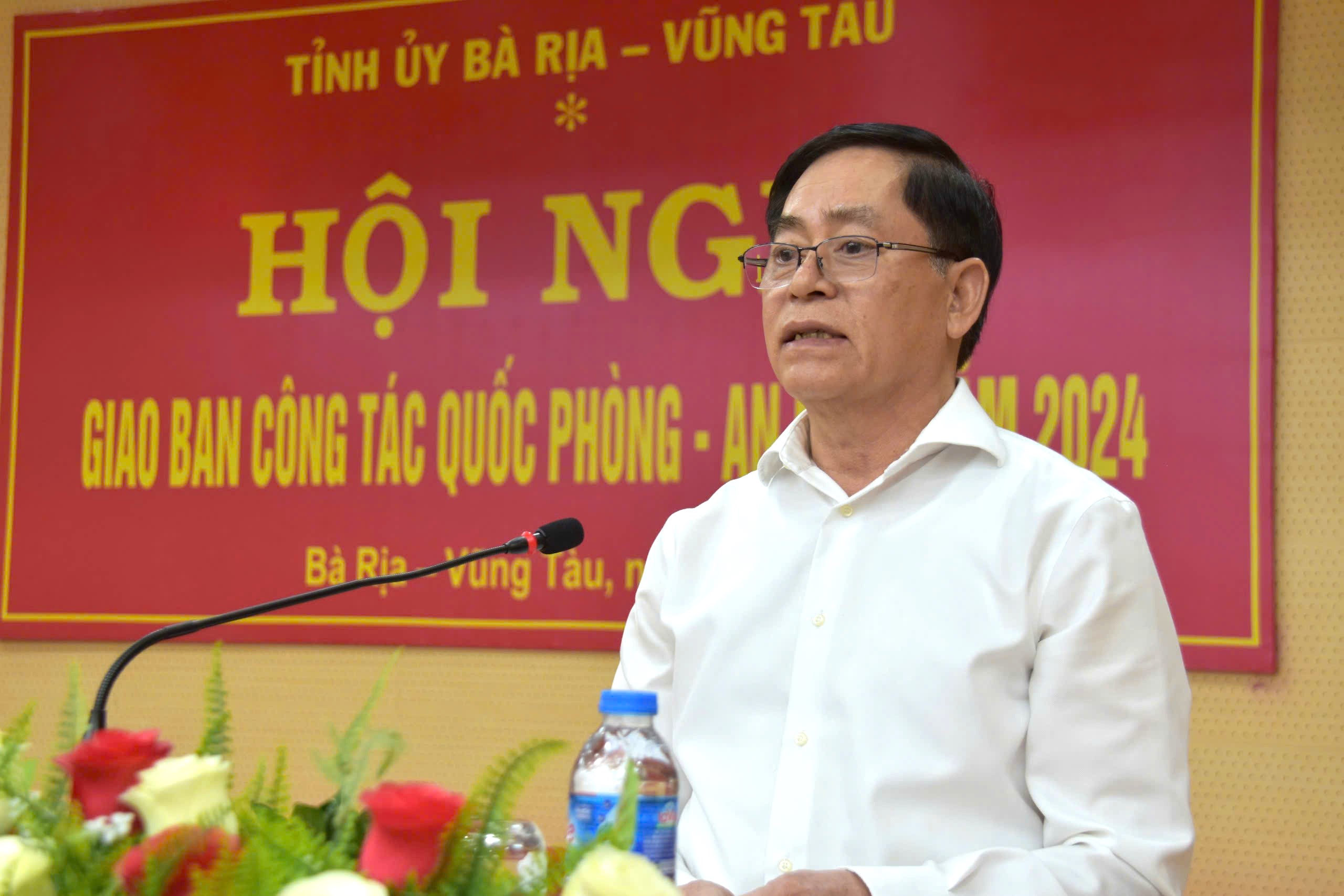 Ông Phạm Viết Thanh, Bí thư Tỉnh ủy phát biểu chỉ đạo tại hội nghị giao ban Quốc phòng - An ninh năm 2024.