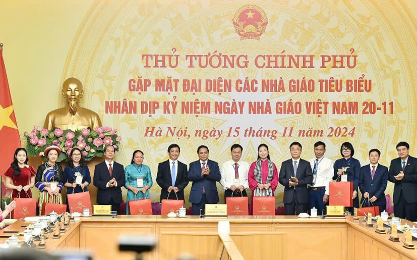 Cô Khúc Thị Yến (thứ ba từ trái sang) vinh dự là 1 trong 40 nhà giáo tiêu biểu toàn quốc được gặp Thủ tướng Chính phủ.