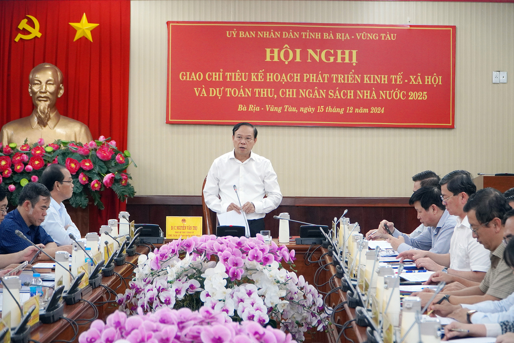 Chủ tịch UBND tỉnh Nguyễn Văn Thọ phát biểu kết luận hội nghị.