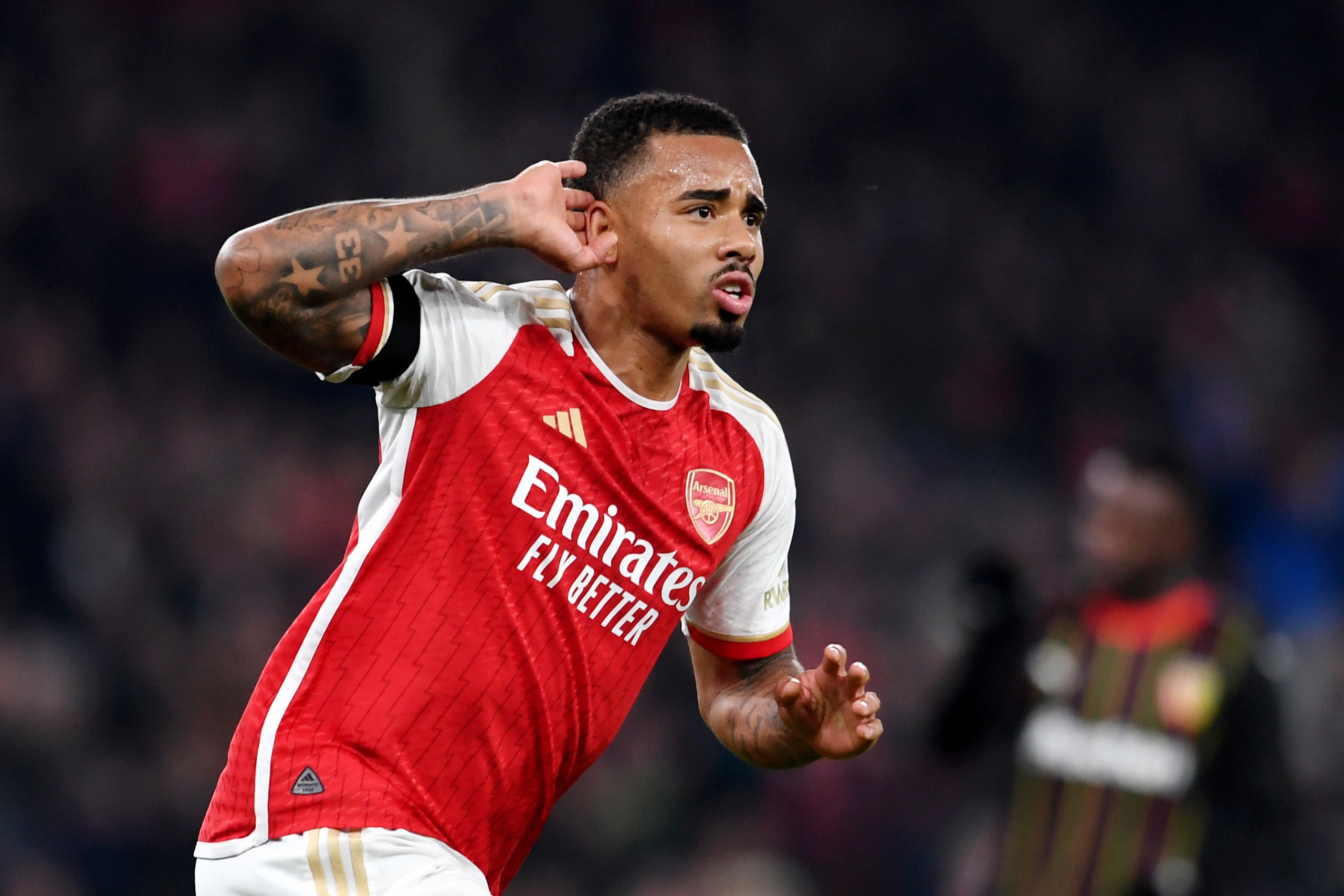 Gabriel Jesus lập hat-trick, Arsenal tiến vào bán kết Cúp Liên Đoàn Anh