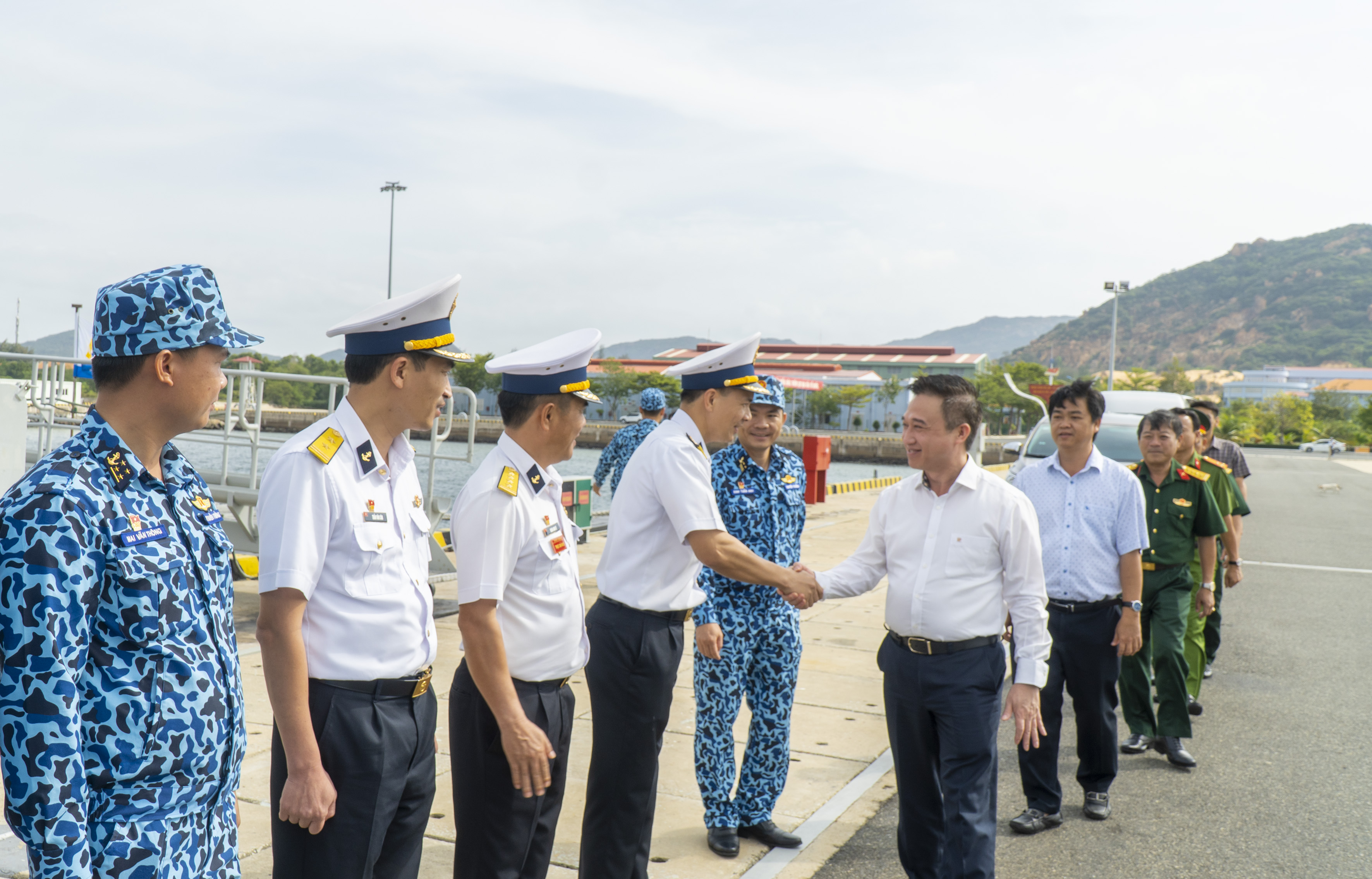 Đoàn công tác đến thăm, chúc mừng cán bộ, chiến sĩ Lữ đoàn tàu ngầm 189 và Tàu 187 Bà Rịa-Vũng Tàu.