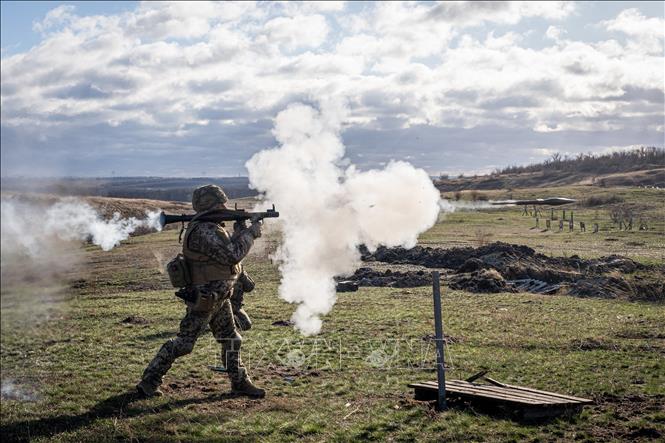 Quân nhân Ukraine huấn luyện chiến đấu chống quân đội Nga.