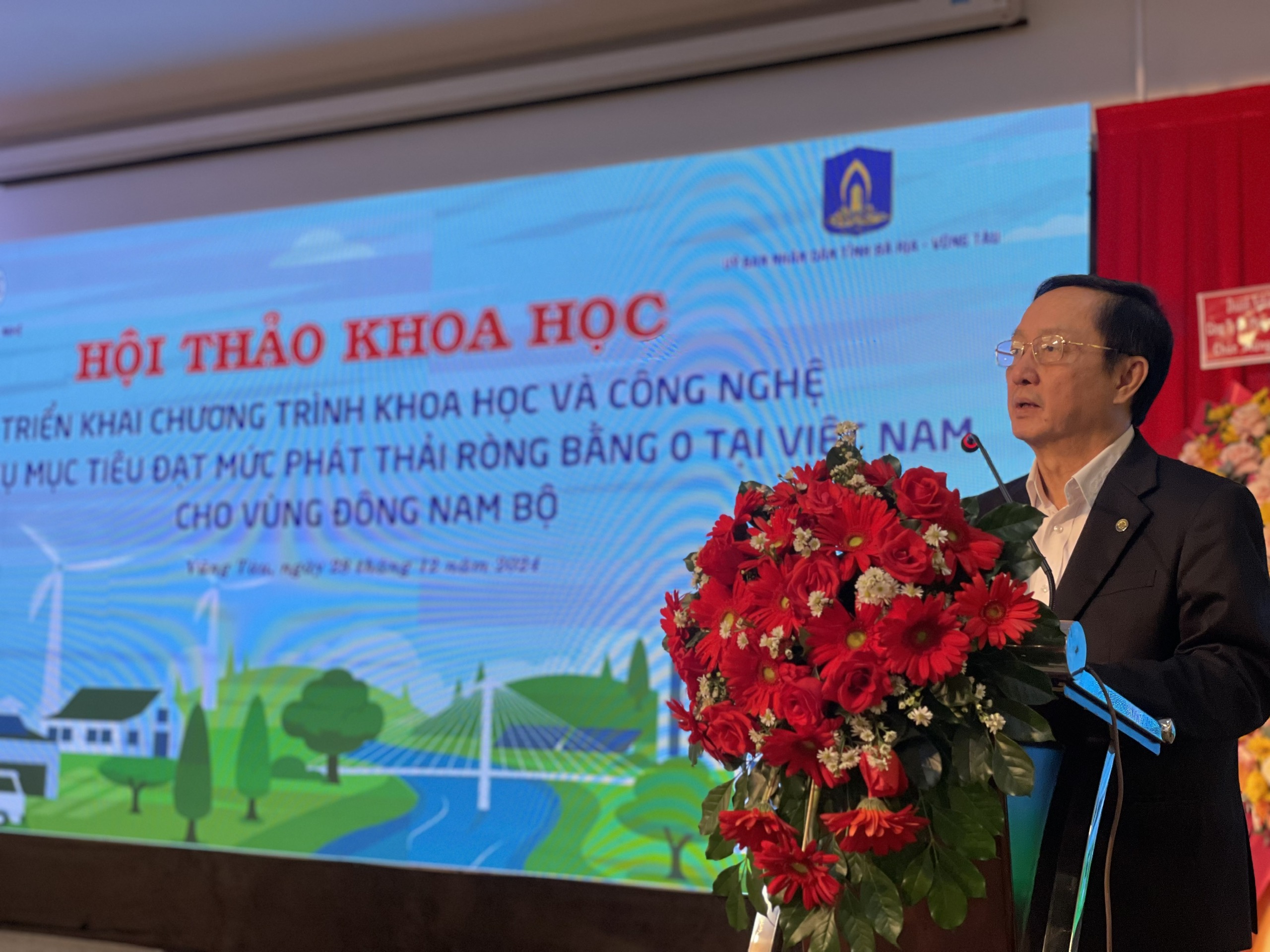 Bộ trưởng Bộ KH-CN Huỳnh Thành Đạt phát biểu khai mạc Hội thảo KH-CN Net Zero cho vùng Đông Nam Bộ.