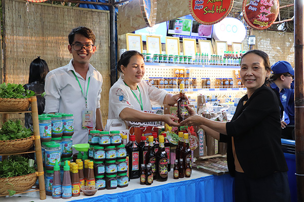 Hỗ trợ đưa nông sản lên sàn thương mại điện tử