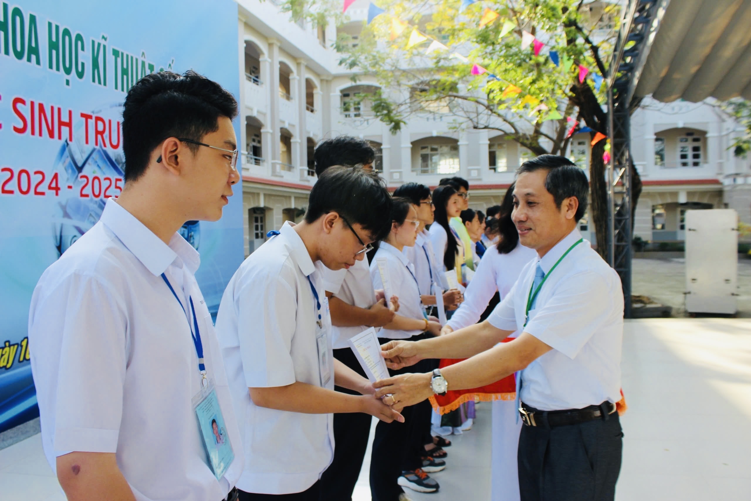 78 dự án đoạt giải cuộc thi khoa học kỹ thuật dành cho học sinh trung học