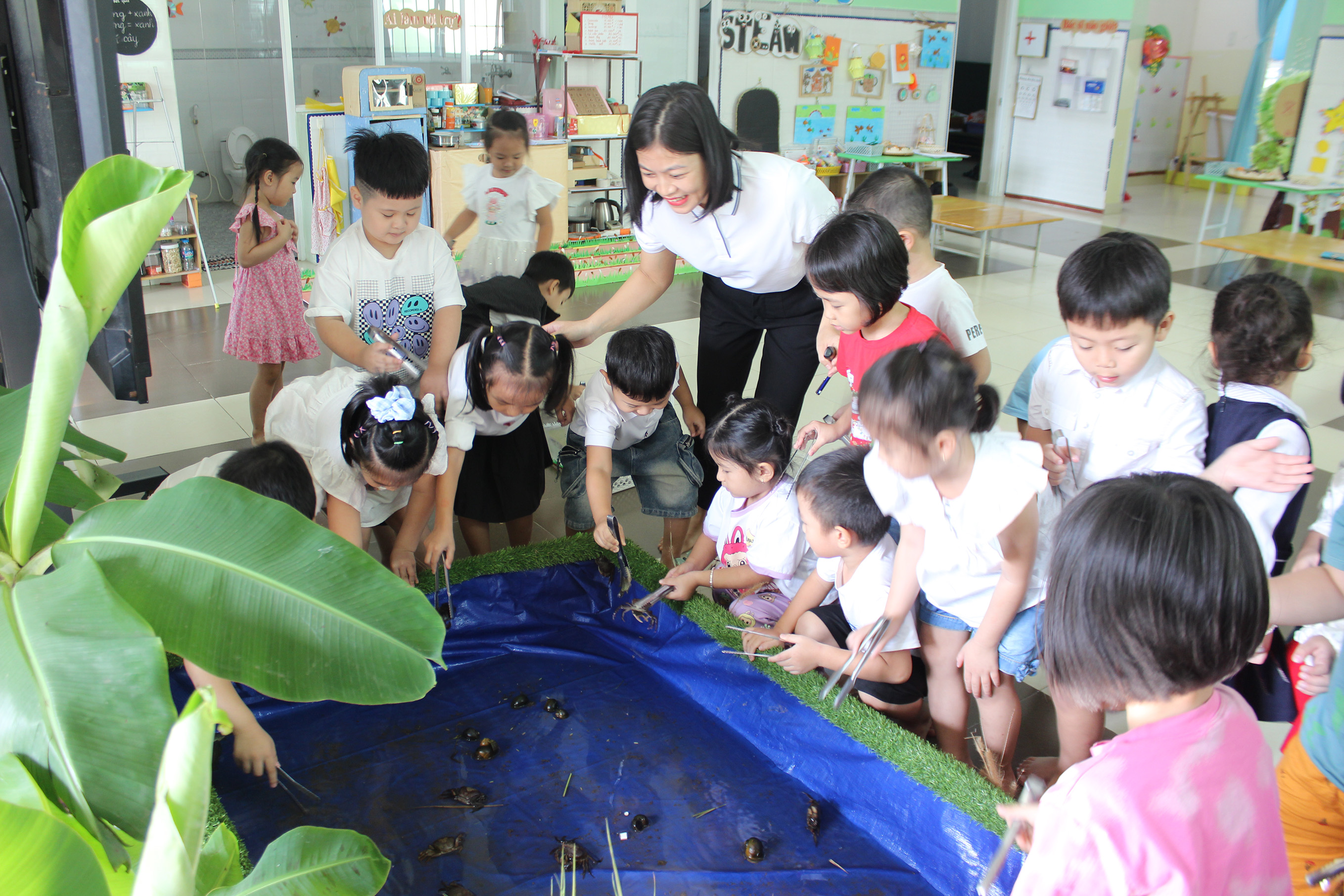 Bà Rịa - Vũng Tàu là một trong 6 địa phương đầu tiên trên cả nước có nền giáo dục miễn phí về học phí. Trong ảnh: HS Trường MN Phước Hiệp (TP.Bà Rịa) trong một tiết học.