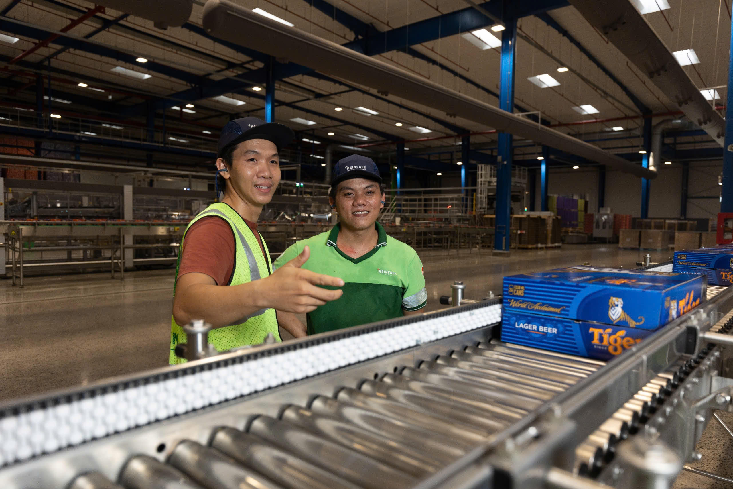 Heineken Việt Nam năm 2023 giảm hơn 93% lượng phát thải CO2 trong sản xuất so với năm 2018 và đặt mục tiêu đạt Net Zero trong sản xuất vào năm 2030. Trong ảnh: Nhà máy Heineken Vũng Tàu (KCN Mỹ Xuân, TX.Phú Mỹ).