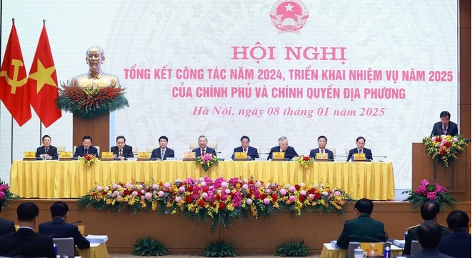 Tổng Bí thư Tô Lâm, Chủ tịch nước Lương Cường, Thủ tướng Phạm Minh Chính, Chủ tịch Quốc hội Trần Thanh Mẫn và các Phó Thủ tướng chủ trì hội nghị.