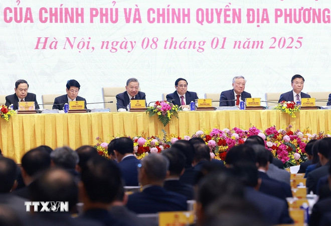 Tổng Bí thư Tô Lâm, Chủ tịch nước Lương Cường, Thủ tướng Phạm Minh Chính, Chủ tịch Quốc hội Trần Thanh Mẫn dự và các Phó Thủ tướng chủ trì hội nghị.