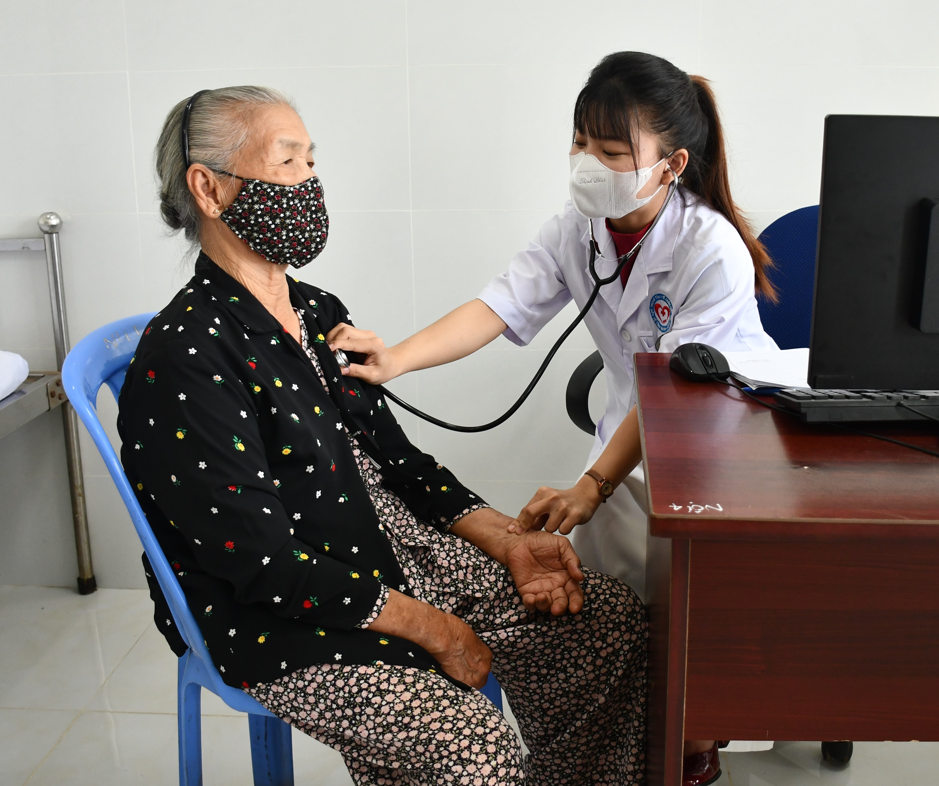 Người dân hài lòng khi đến khám bệnh tại cơ sở mới của Trung tâm Y tế huyện Châu Đức.