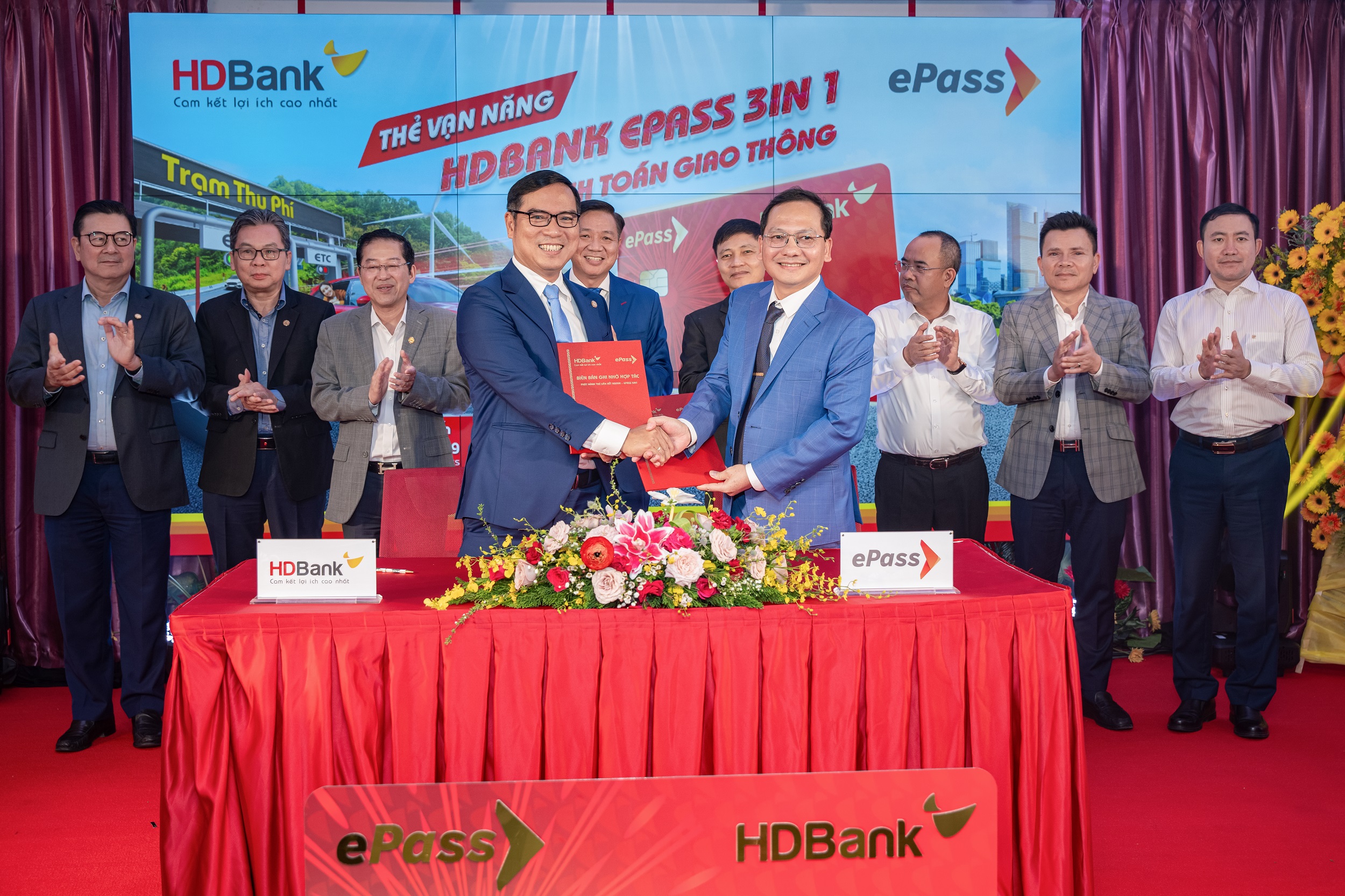 Cuối tháng 12/2024, HDBank đã chính thức ra mắt thẻ liên kết HDBank ePass 3in1 - sản phẩm “Thẻ vạn năng” đột phá trong lĩnh vực thanh toán phí giao thông không dừng tại Việt Nam.