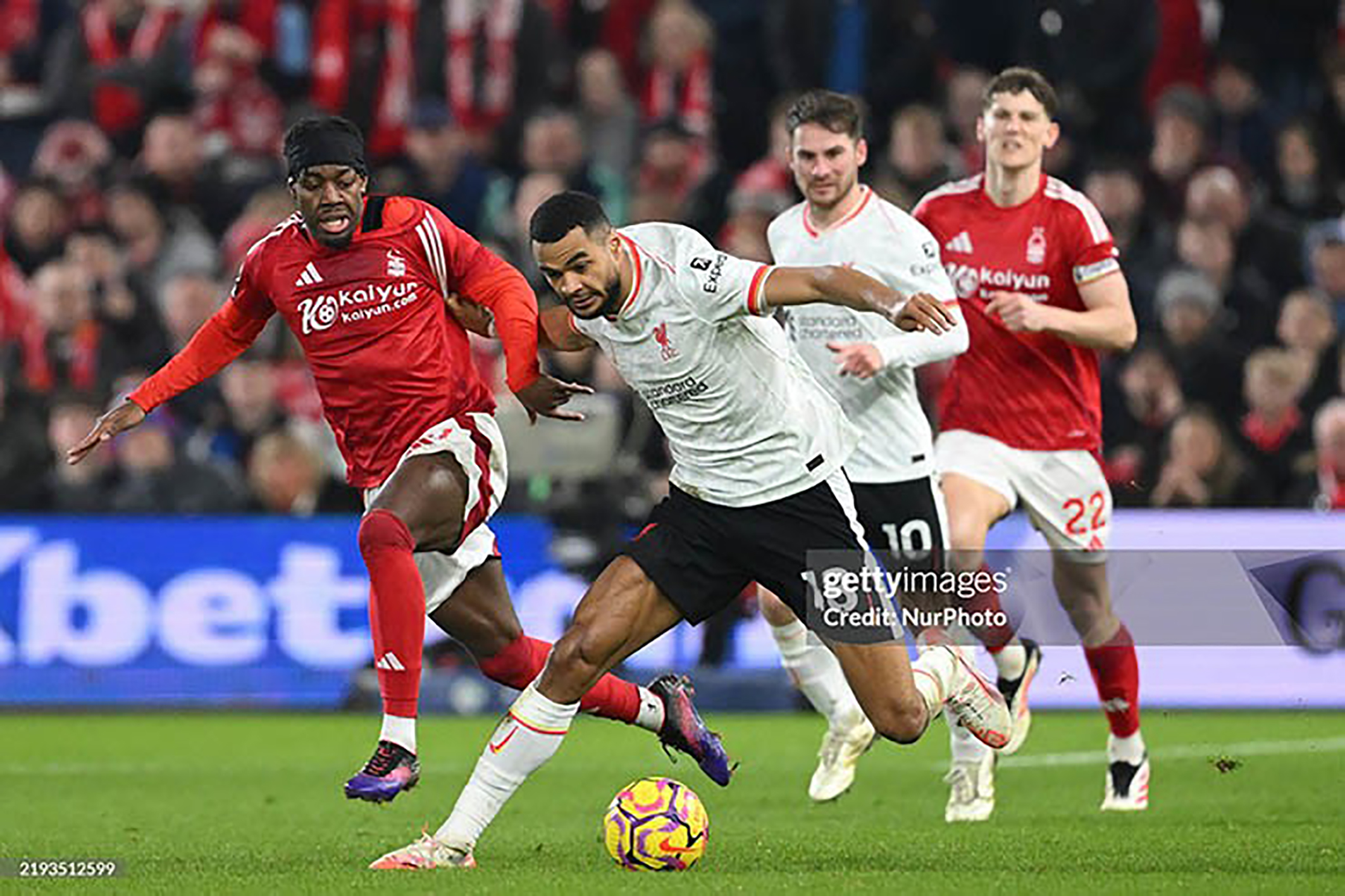 Liverpool vừa bị Nottingham Forest cầm hòa ở vòng 21.