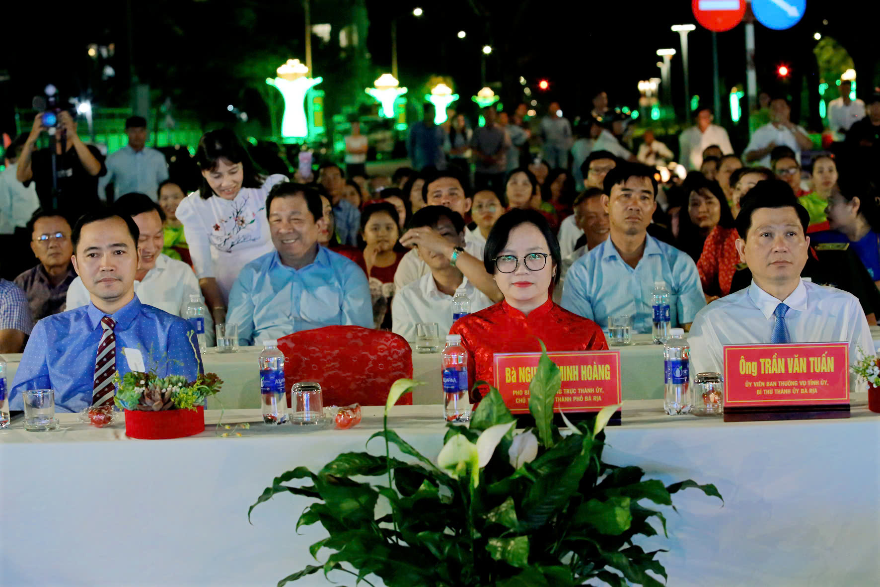 Bí thư Thành ủy Bà Rìa Trần Văn Tuấn, Phó Bí thư Thường trực Thành ủy Bà Rịa, Chủ tịch HĐND TP.Bà Rịa Nguyễn Minh Hoàng dự lễ khai mạc.