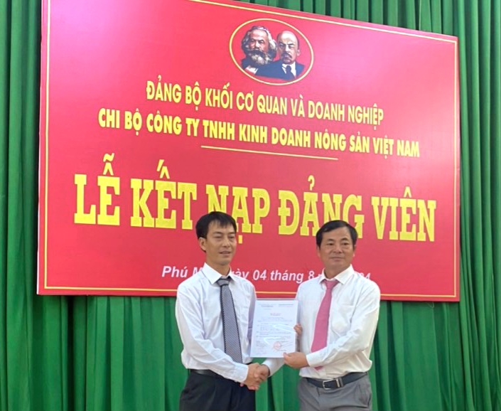 Công nhân khao khát và không ngừng phấn đấu vào Đảng