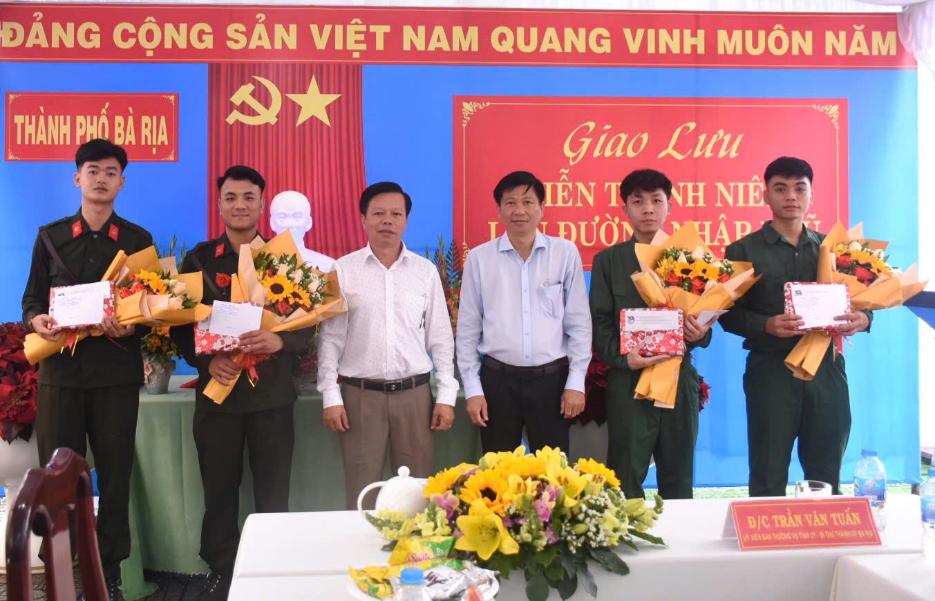 Bà Rịa gặp mặt đảng viên nhập ngũ