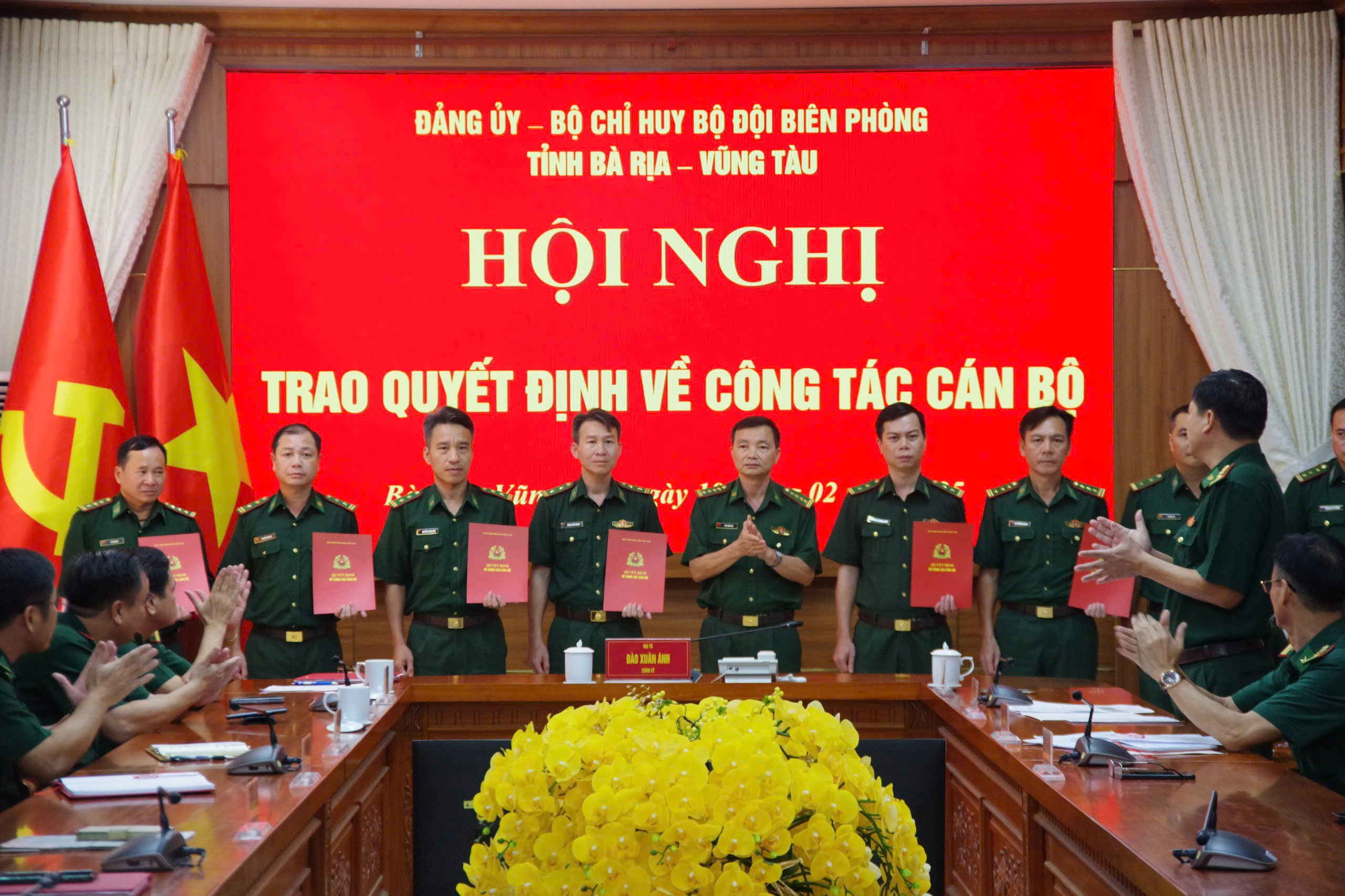 Bộ đội Biên phòng tỉnh trao quyết định công tác cán bộ