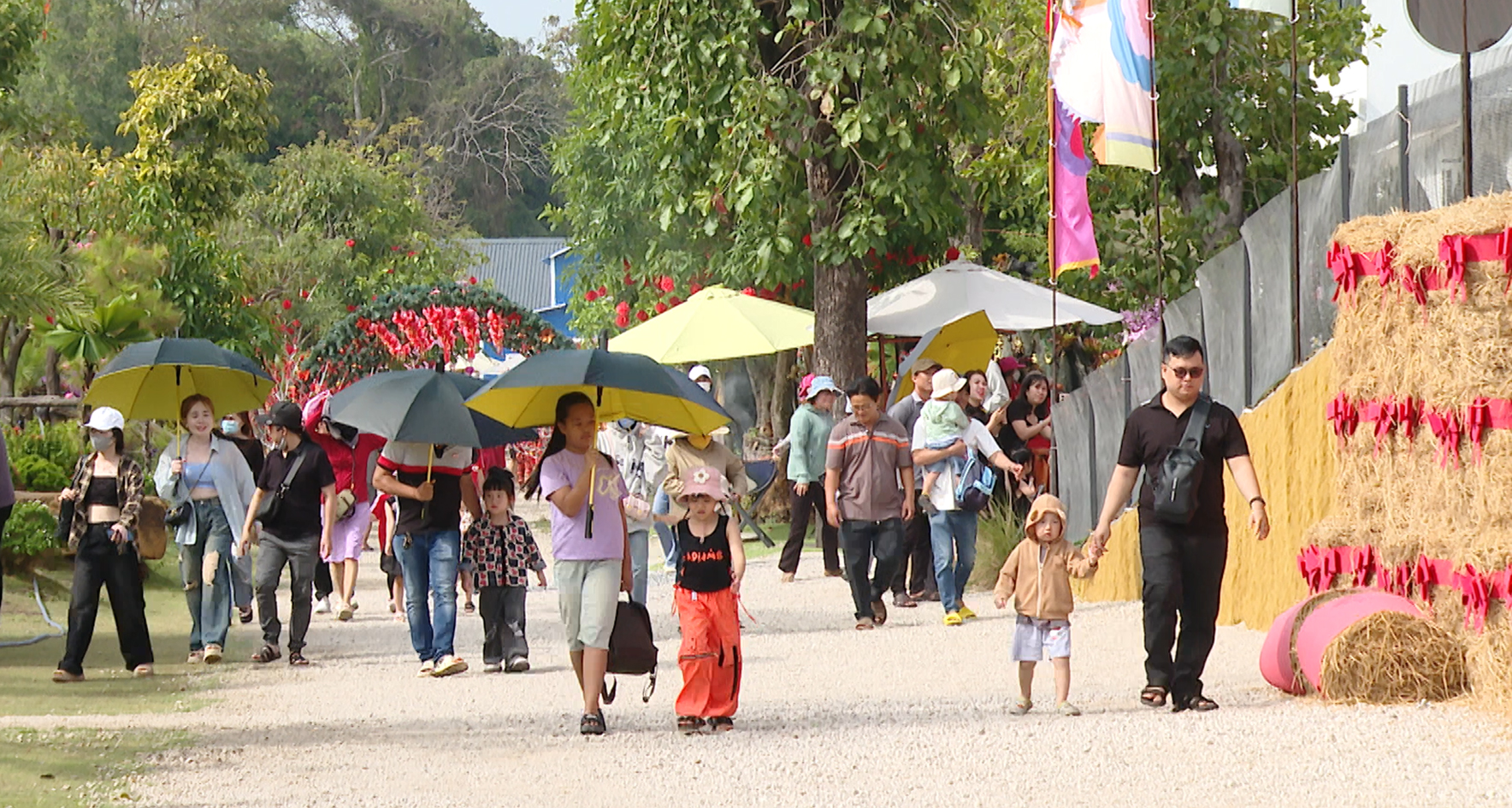 Gozoo Farm (huyện Long Đất) thu hút đông đảo người dân địa phương và du khách vui chơi. 