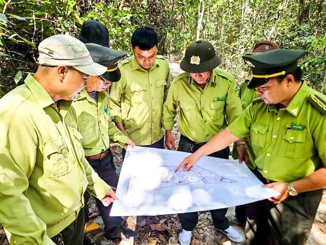 Hạt Kiểm lâm Xuyên Mộc kiểm tra PCCCR mùa khô năm 2022-2023 trên địa bàn  xã Bình Châu. Ảnh: ĐINH HÙNG