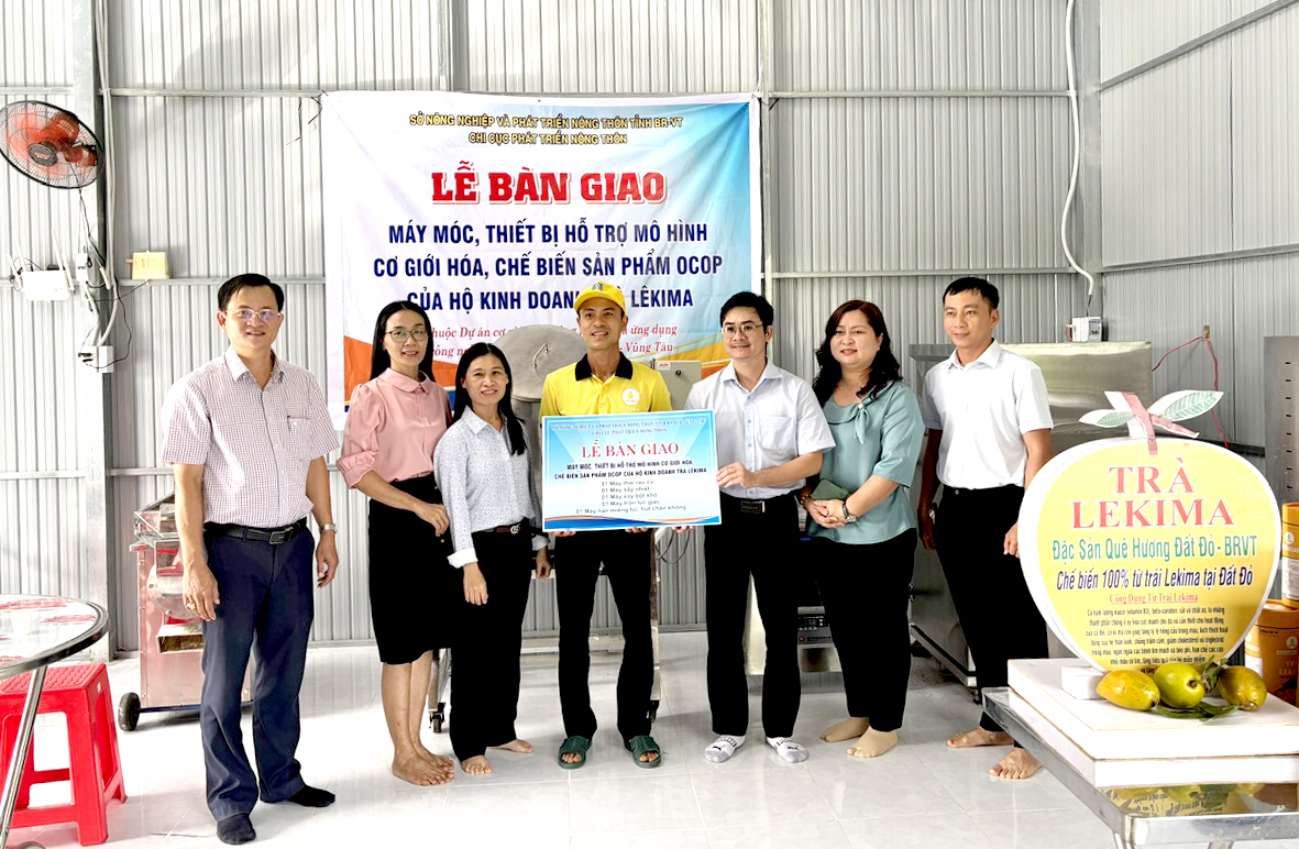 Chi cục PTNT bàn giao máy móc cho cơ sở trà Lêkima (huyện Long Đất).