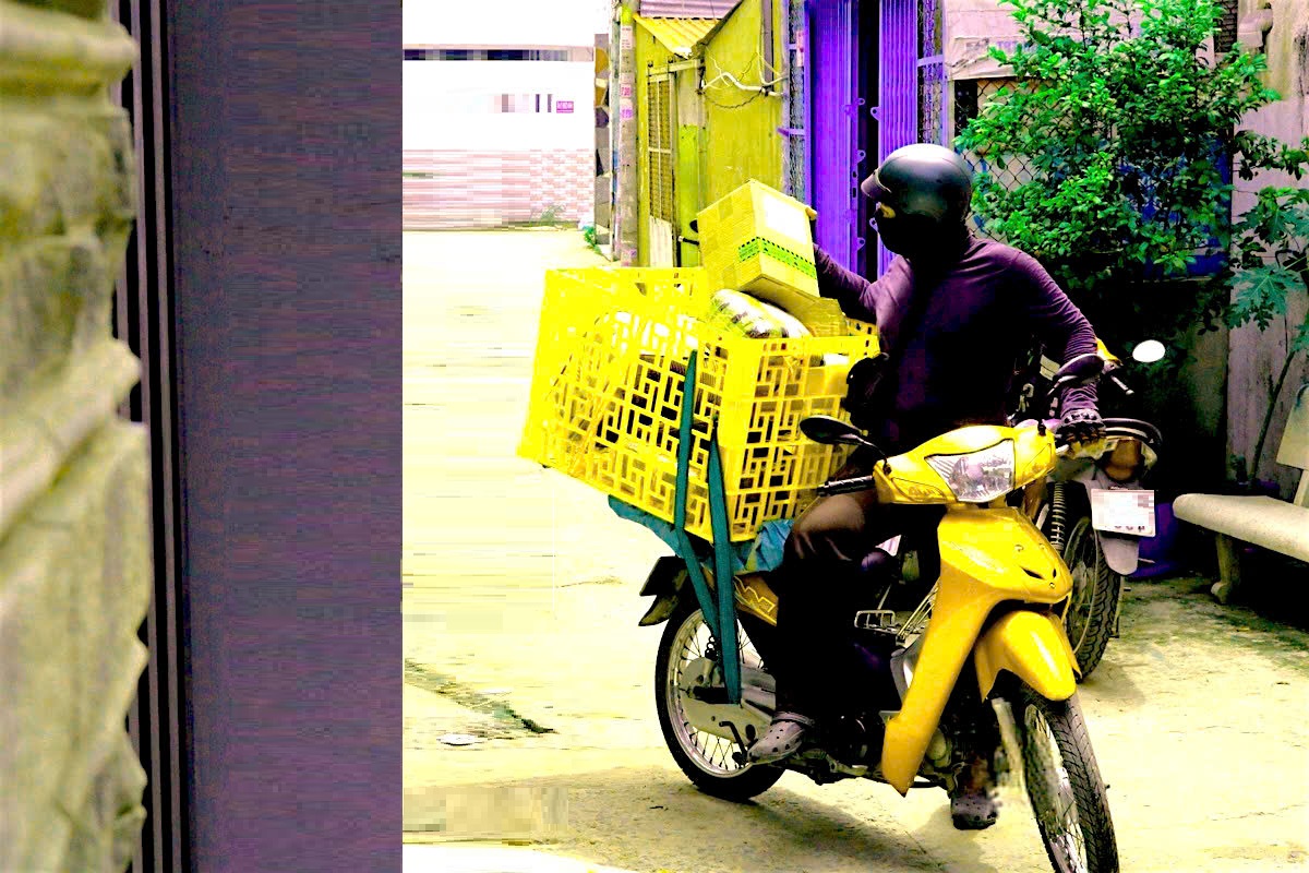 Thủ đoạn giả danh shipper lừa đảo chiếm đoạt tài sản. Ảnh minh họa.