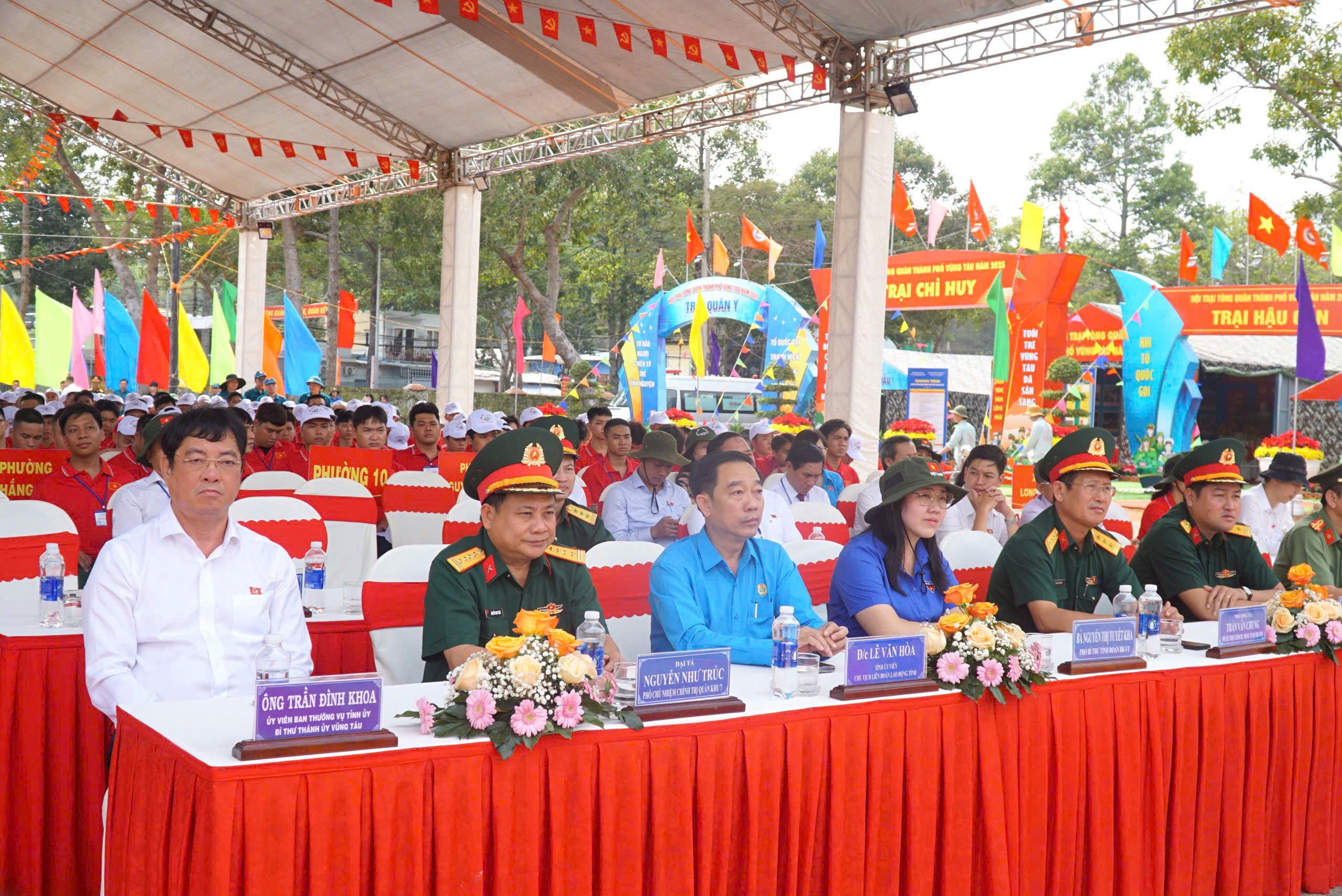 Lãnh đạo Quân khu 7, lãnh đạo TP. Vũng Tàu, lãnh đạo Bộ CHQS tỉnh tham dự hội trại tòng quân tại TP. Vũng Tàu.