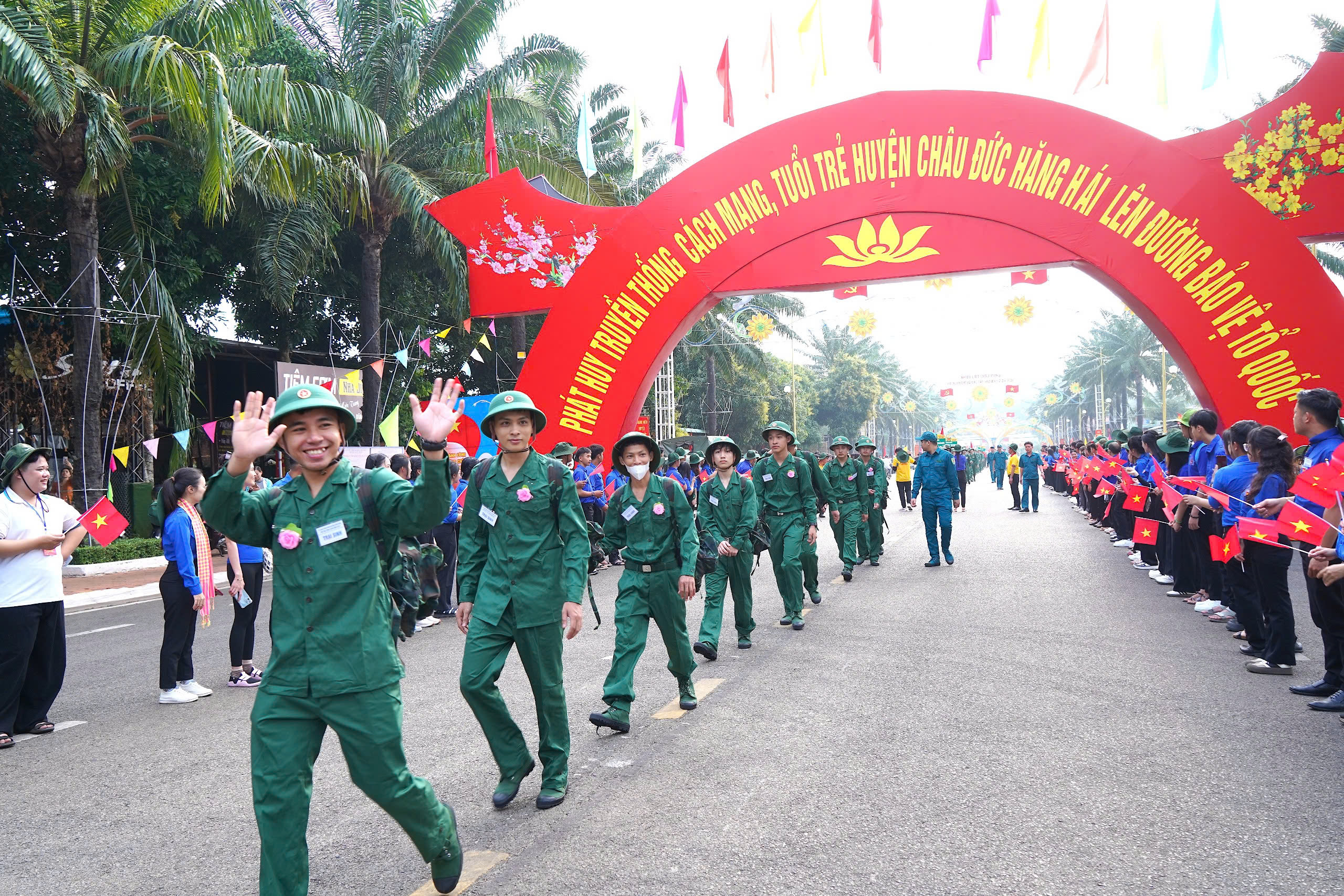 Thanh niên huyện Châu Đức hăng hái tham gia Hội trại tòng quân tại địa phương.