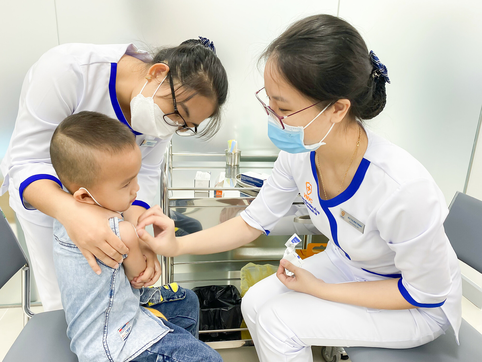 Tiêm vaccine là giải pháp tốt nhất để phòng ngừa viêm màng não mô cầu.