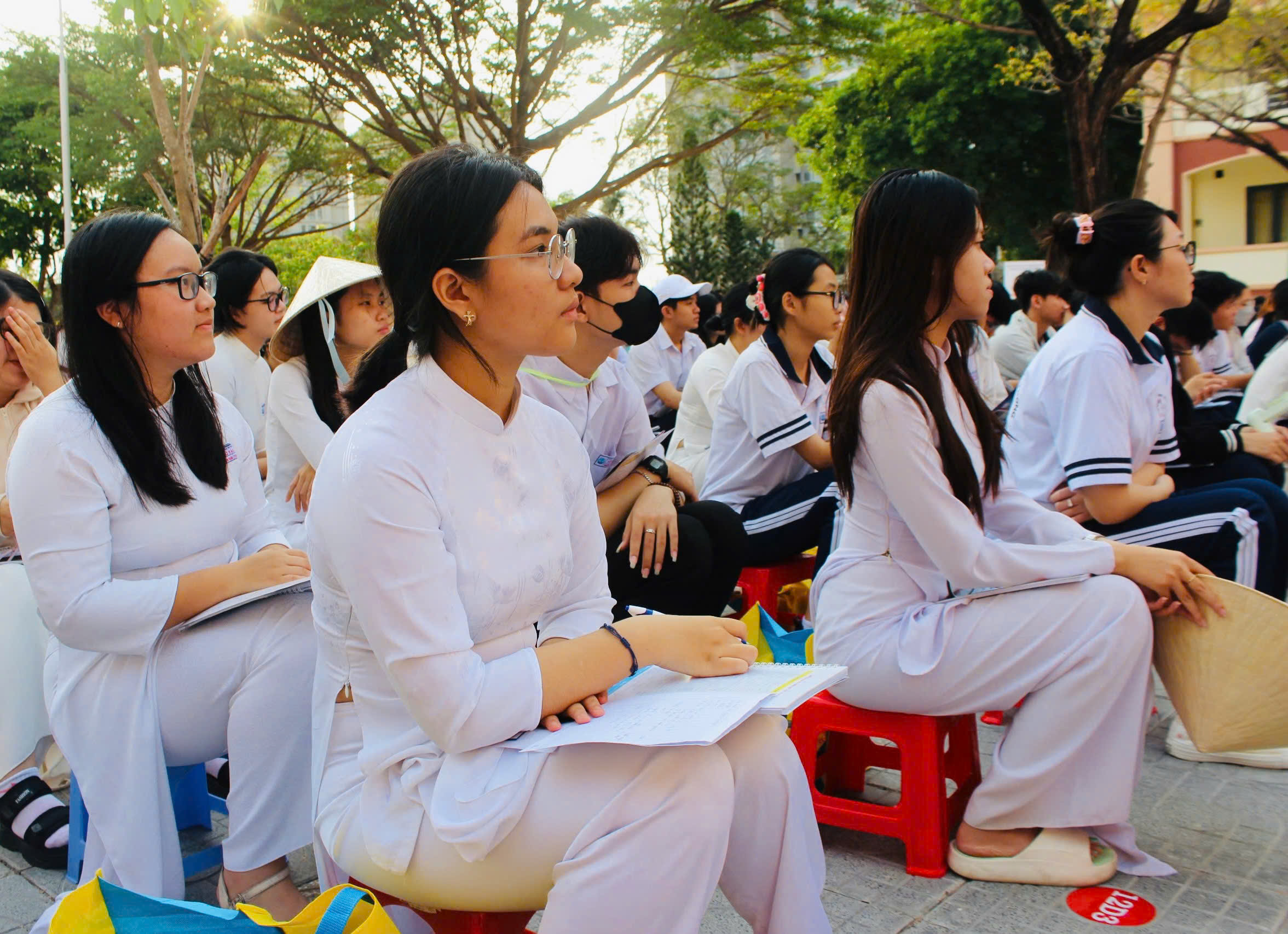 Tăng cường đổi mới, nâng cao chất lượng công tác giáo dục chính trị, tư tưởng, đạo đức, lối sống, kỹ năng sống, giáo dục quốc phòng và an ninh, giáo dục thể chất, thể thao trường học cho HS, SV.