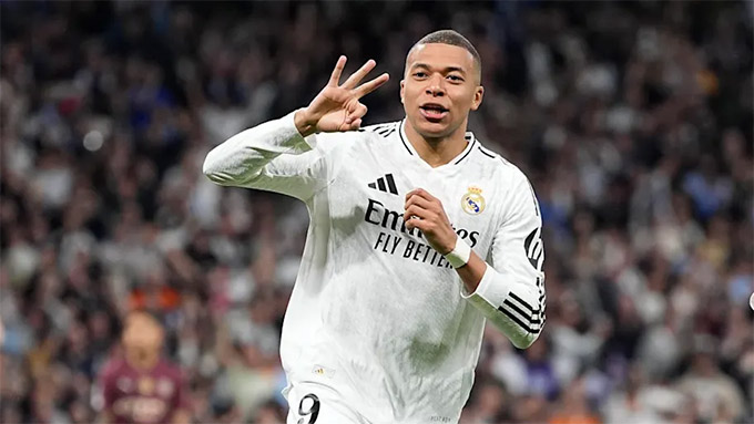 Mbappe lại khiến mọi hàng thủ sợ hãi sau mỗi cú ra chân.