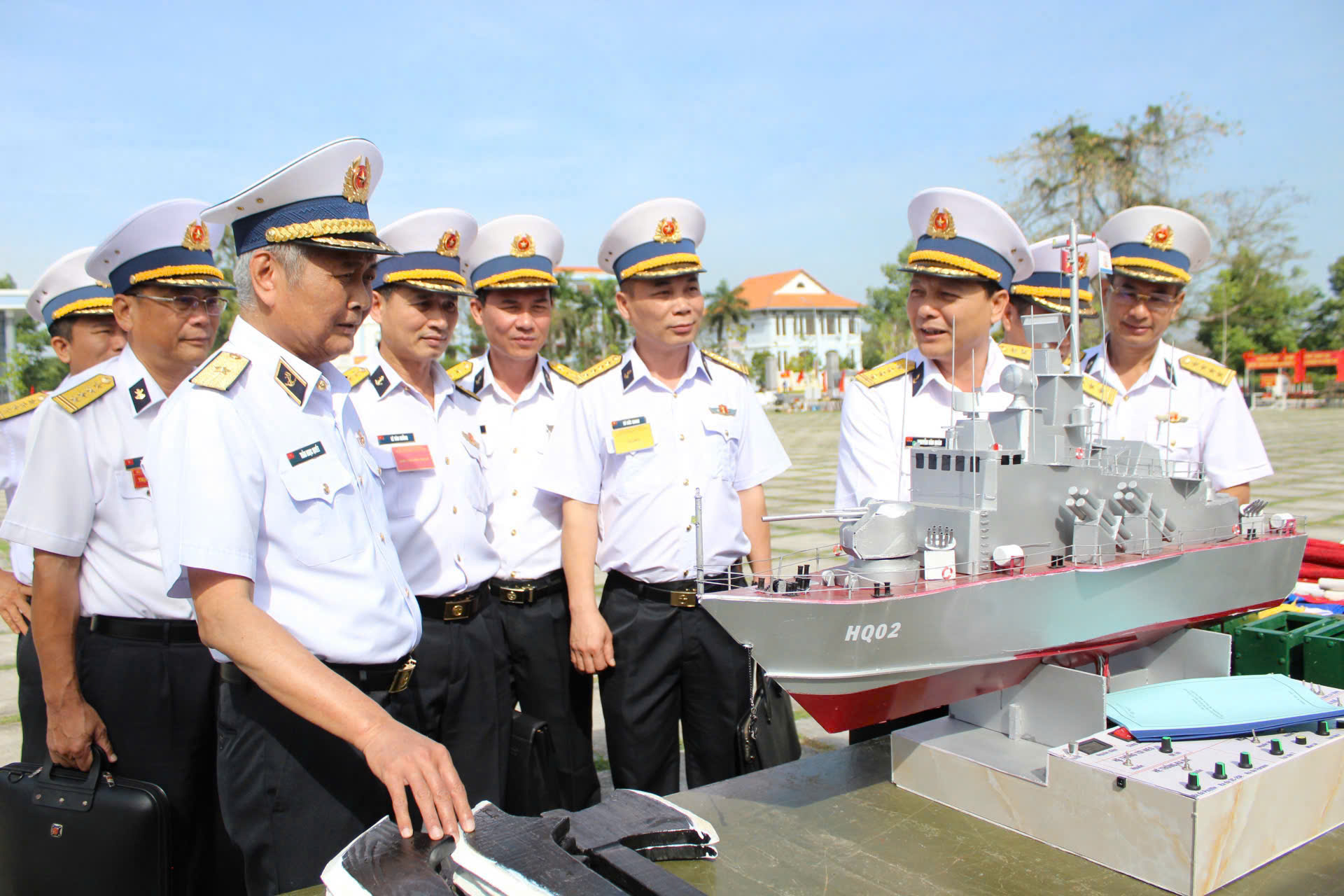 Đoàn kiểm tra công tác huấn luyện tại Trung tâm Huấn luyện Vùng 2 Hải quân.