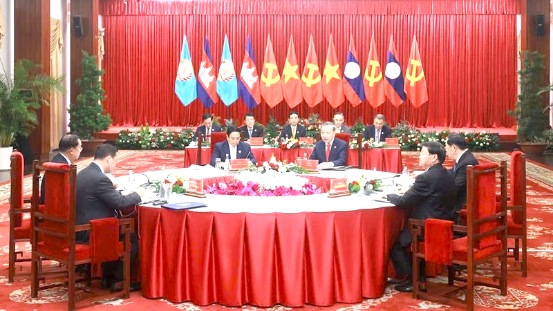Cuộc gặp giữa Tổng Bí thư Tô Lâm, Chủ tịch Đảng Nhân dân Campuchia, Chủ tịch Thượng viện Campuchia Hun Sen và Tổng Bí thư Đảng Nhân dân Cách mạng Lào, Chủ tịch nước Lào Thongloun Sisoulith cùng sự tham dự của Thủ tướng ba nước.