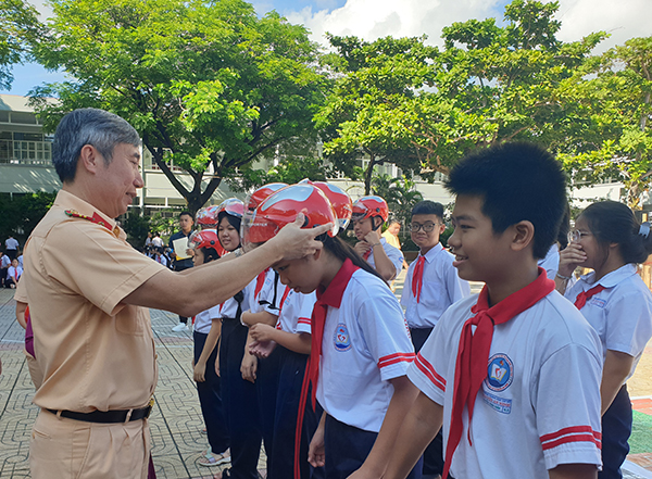 Dạy trẻ kỹ năng tham gia giao thông an toàn