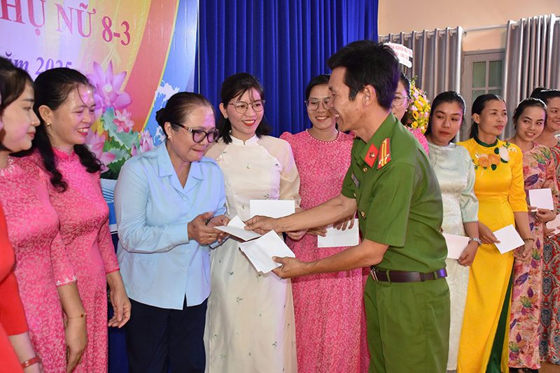 Cơ sở cai nghiện ma túy tỉnh họp mặt kỷ niệm Ngày Quốc tế Phụ nữ
