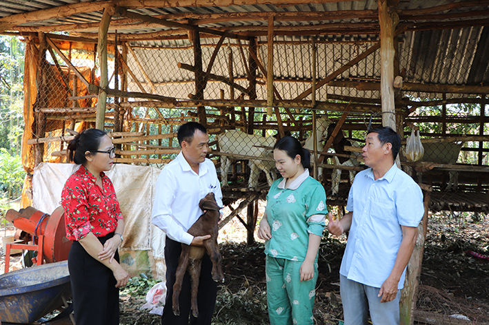 Thoát nghèo nhờ được trao sinh kế