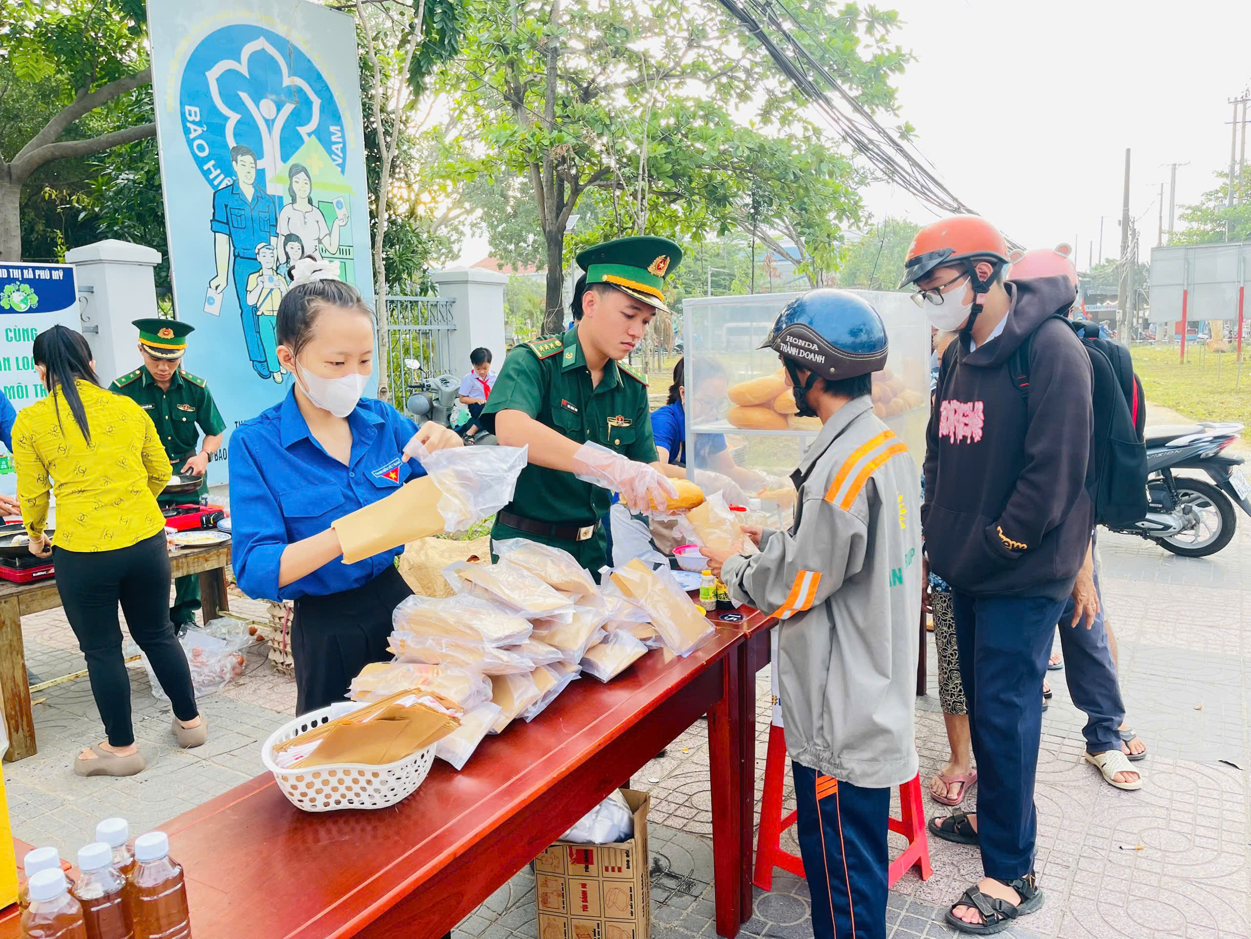 Ấm áp chương trình bữa ăn sáng 1.000 đồng