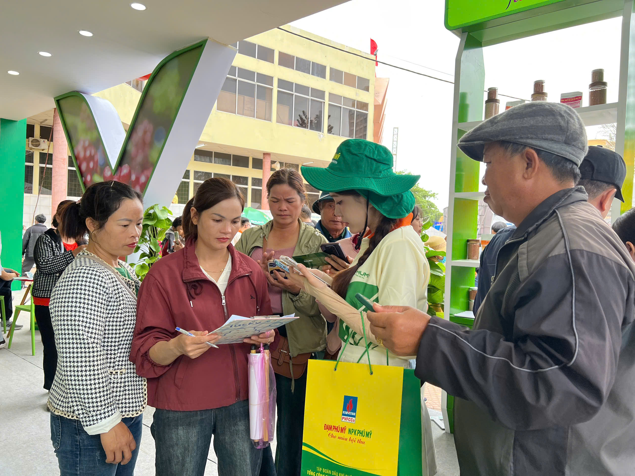 Phú Mỹ đồng hành cùng lễ hội cà phê Buôn Ma Thuột