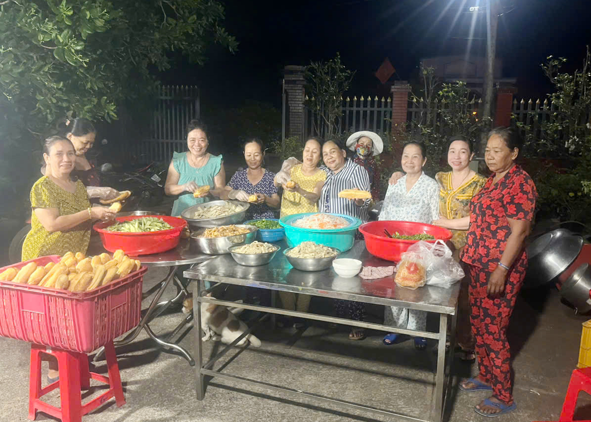 Suất cơm nghĩa tình